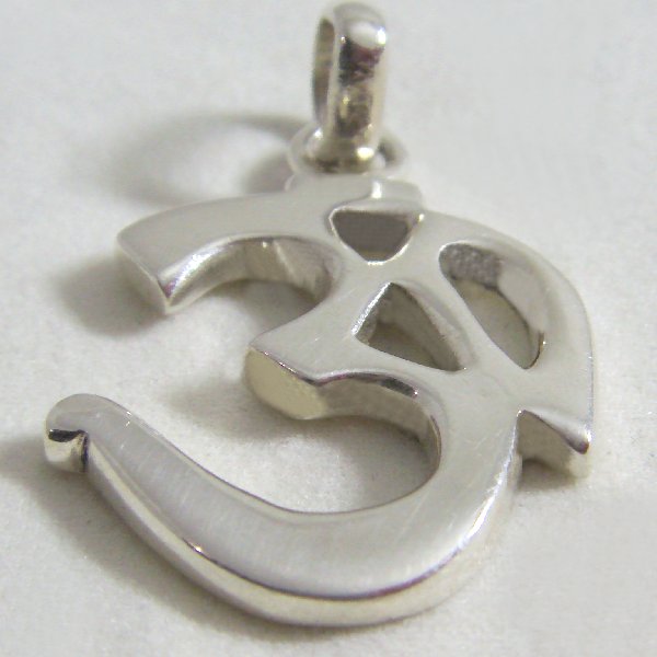(p1396)Silver pendant motif charm "OM".